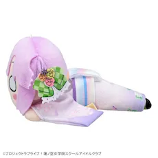 [グッズ]ラブライブ！蓮ノ空女学院スクールアイドルクラブ　寝そべり　ぬいぐるみ“安養寺姫芽－加賀友禅こらぼ柄衣装”（Ｓ）